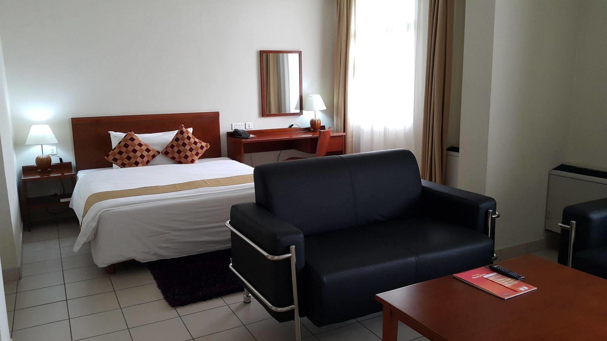 Tinapa Lakeside Hotel Калабар Экстерьер фото